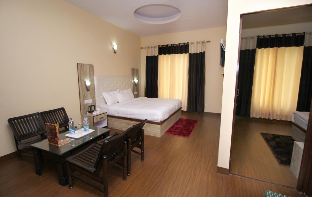 Hôtel The Grand Welcome à Shimla Extérieur photo